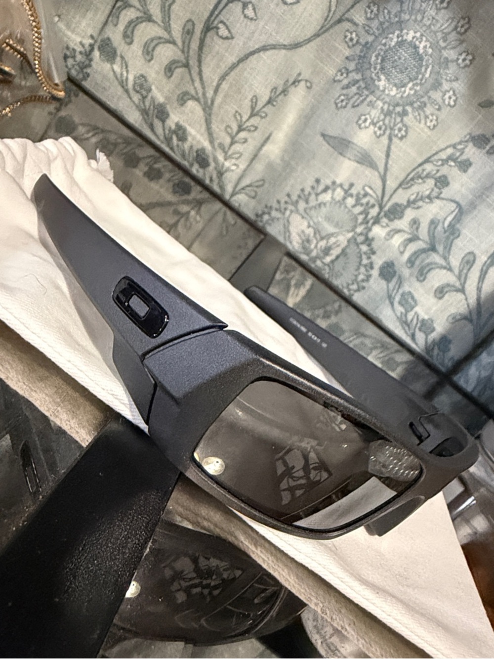 Men's Black Oakleys Sunglasses